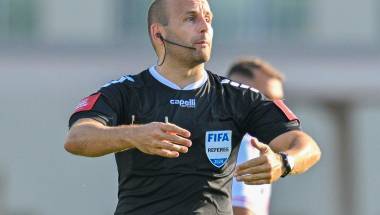 Walter Altmann erneut „Schiedsrichter des Jahres“ in der ADMIRAL Bundesliga Walter Altmann erneut „Schiedsrichter des Jahres“ in der ADMIRAL Bundesliga